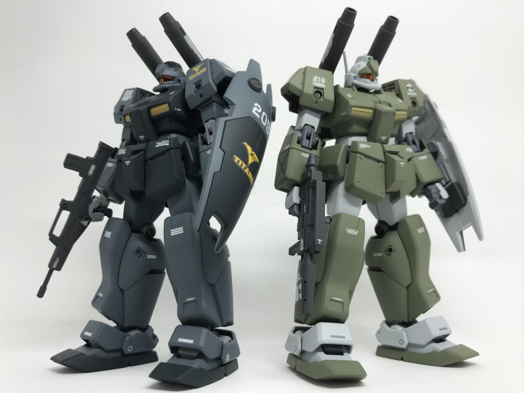 以前 投稿した、ティターンズカラーの
ジムキャノンⅡとのツーショット。
同じ機体が、両陣営に配備される…
ん〜〜、これぞ『量産機』ですな！
(●´ω｀●)