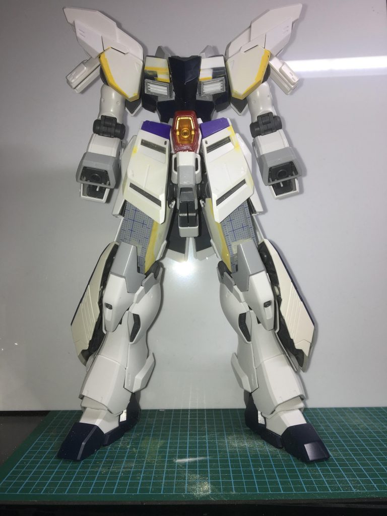 途中経過  曲線から直線にラインを変えて連邦機らしさを出しました