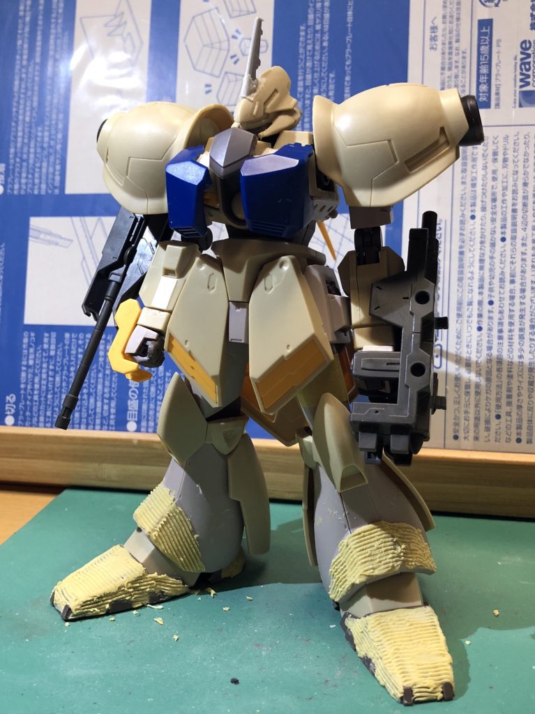 胸部は余ってたギャンの胸装甲を切断して取り付けています。