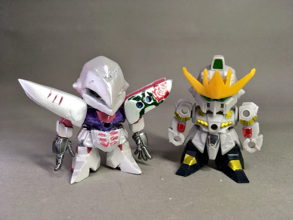 元キットとの比較です。
ぱっと見に反して大規模な改修はしていませんので、一日で完成しました。
頭部の改修には100円ショップのゼリー状瞬着を使用して時短モデリングをしています。