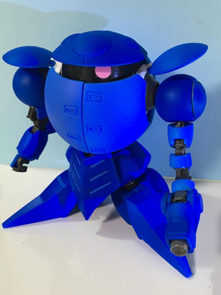 上記の磁石のおかげで簡単に偽カップマンにもなれます( ̄∀ ̄)
後ろはパテで固定した方がいいかもしれないんですが、
いかんせん磁石を使うのが初めてだったので、
調整できるようにマスキングテープで固定してます。
塗装をしくじった感がありますがデザインや磁石を使ったギミックは良かったのと、
特にカップマンが可愛く出来たので、満足な製作になりました( ̄∀ ̄)