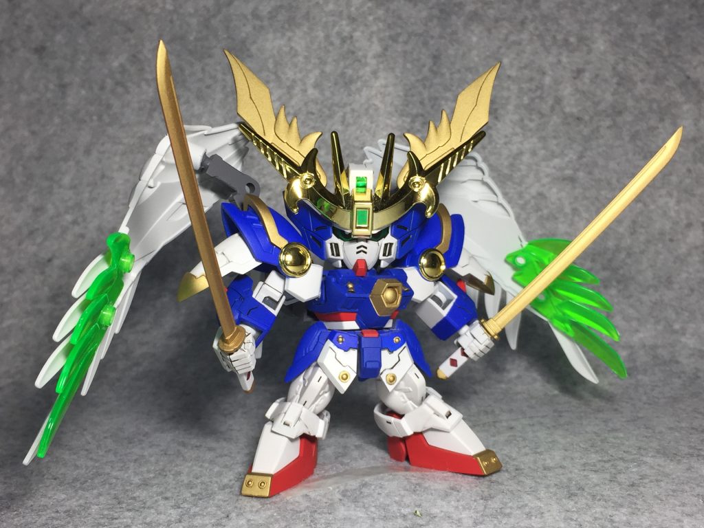 刀は差し替え式にして
鞘には入らないものの
バスターライフルを思わせる
長い刀身になったと思います。