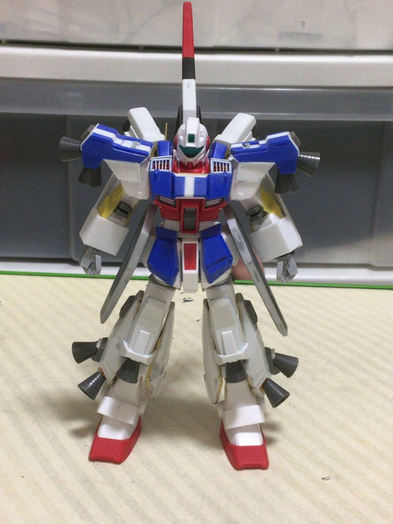 追加装甲は主にZガンダムのパーツを使いました。