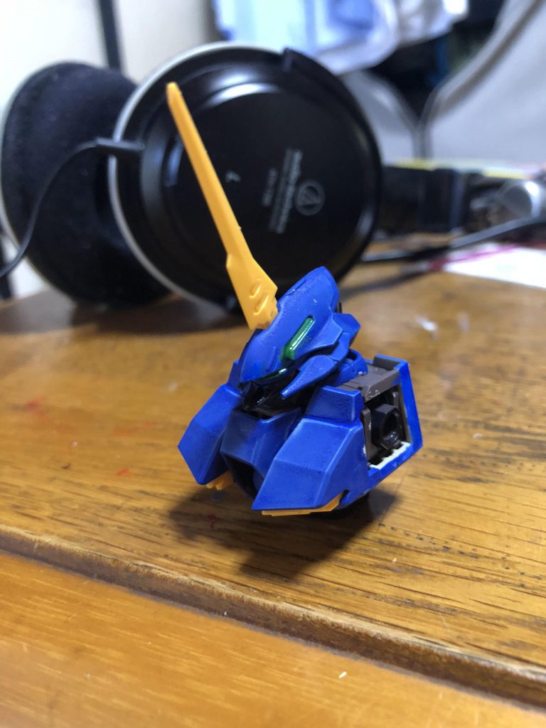 何となく青系かなと思いつつ塗ったのが全ての始まり。アレこいつバーザムっぽくない?となった結果今の色になりました