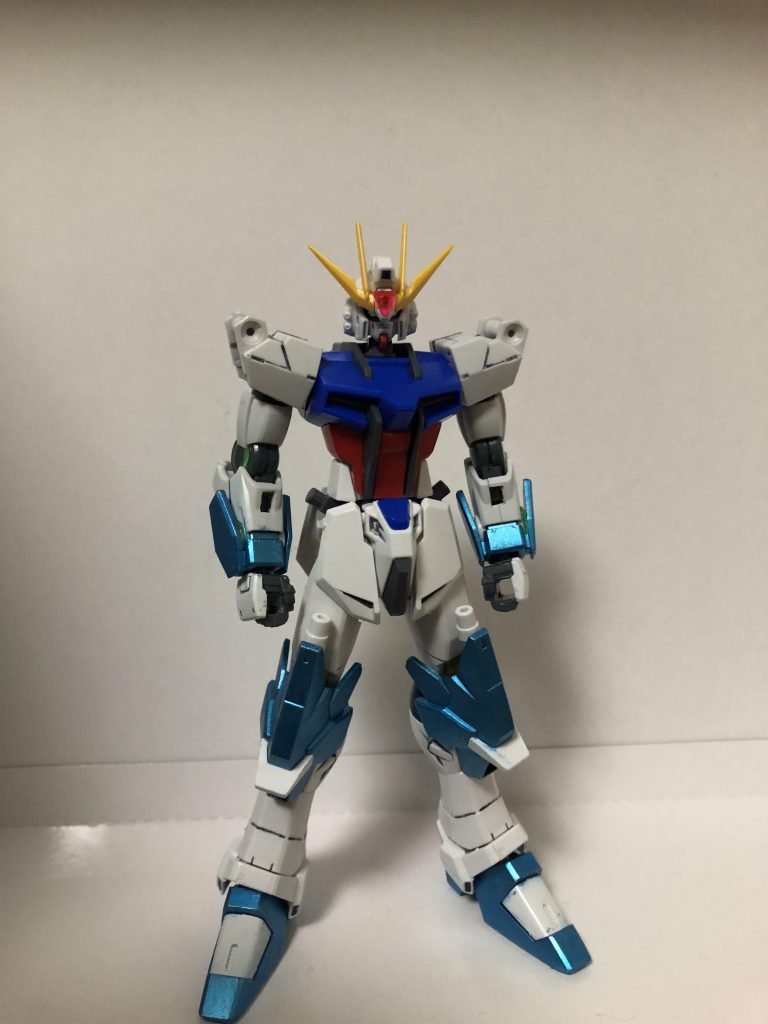 まずベースとなる状態です
この状態の武装は膝アーマに格納しているビームサーベルと頭部バルカンだけです