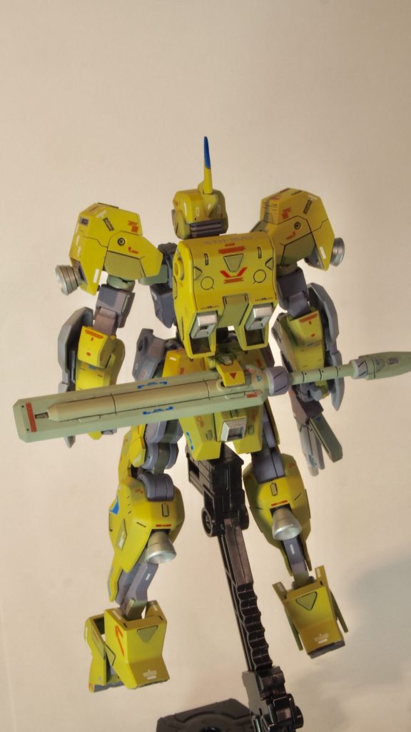 最後にバック
スラスター類が目立つよう塗装しています