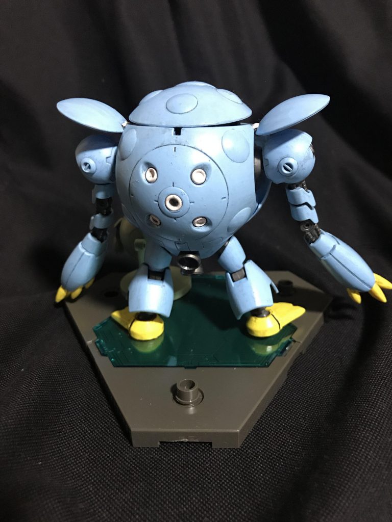 後ろ台座は完全素組みです…