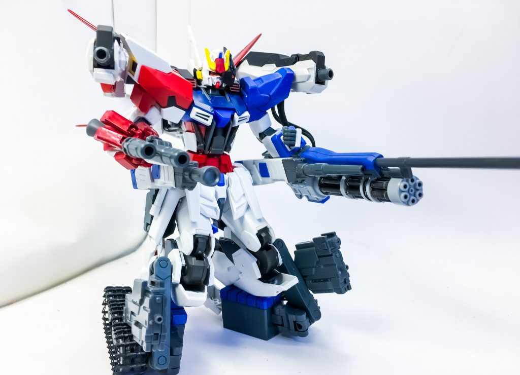 ## ガンタンクモード
脚部を折り畳み、その下に履帯ユニットを配置する事で戦車のような可動が出来る!