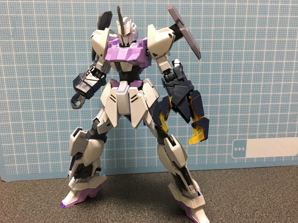 ベースは百万式(色はお気になさらず)
最初は角と腕しか決めてませんでした