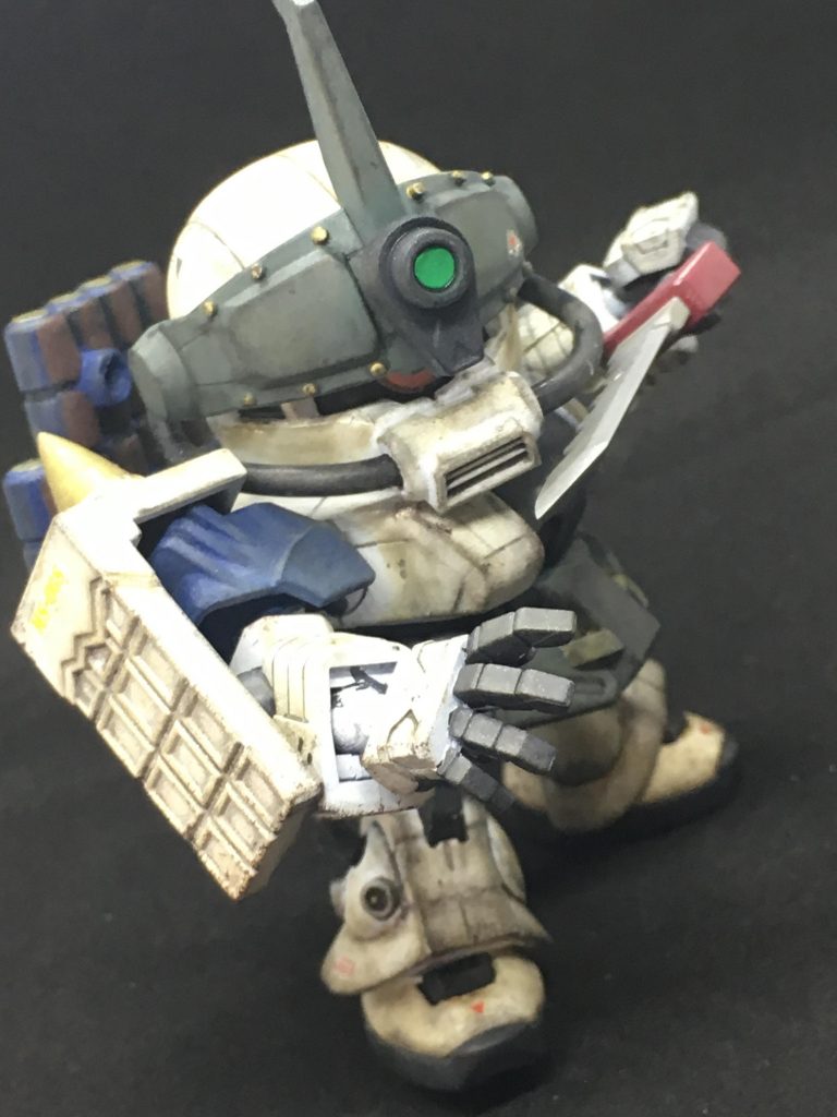 この構えは左手に刃物を持ち刃を外側にするのが正解ですよ!^ ^