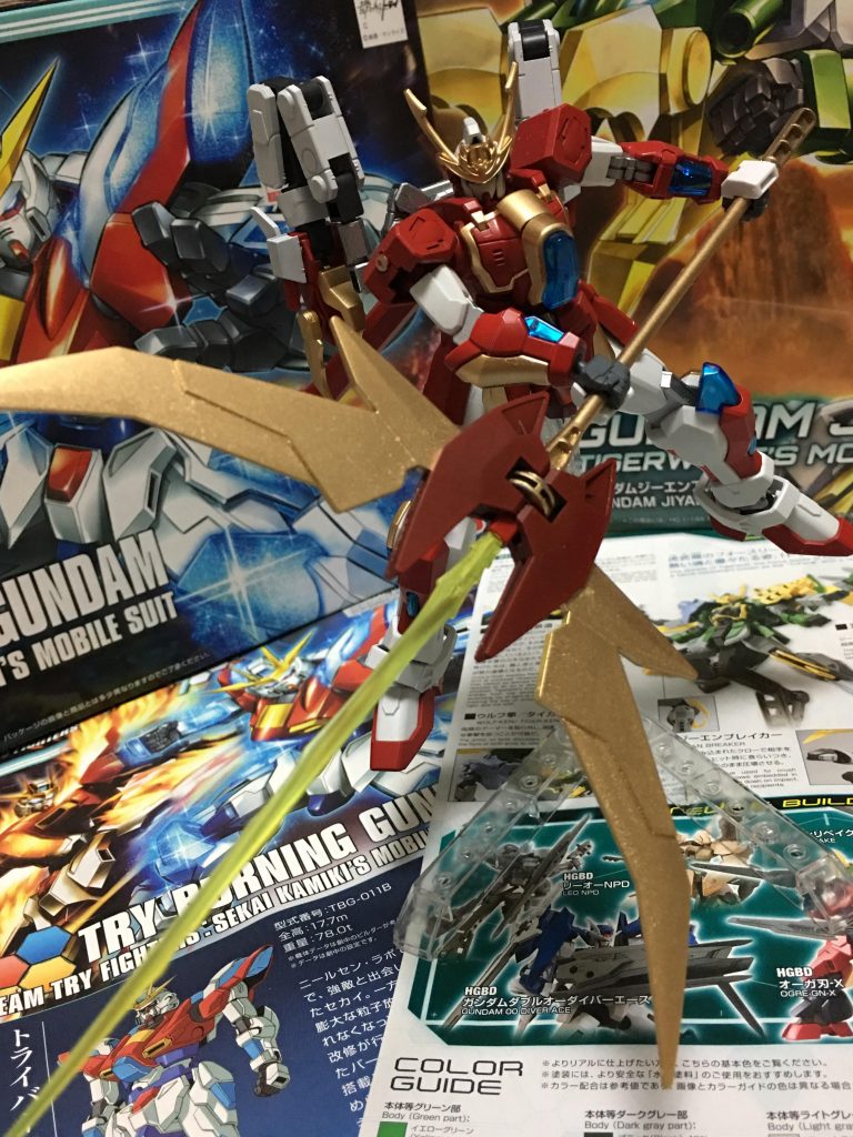 真ジーエンブレイカー(名前ダサいw)
アルトロンのウイングを加工した大槍、突いてよし、振り回してよし、2枚の刃は展開して相手を挟み、圧壊させる。
中心からビーム刃も出せるため、挟んだまま串刺しにすることもできる。