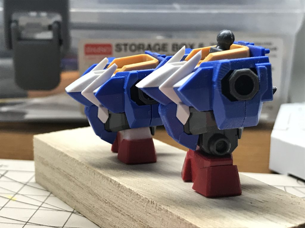 主な工作といえばアンテナとおでこのシャープ化と腹部にAGE系の関節を取り付けた位のお手頃改造です
プラ板工作よりもミキシングの方が向いてるんじゃないかなって思いましたね💦