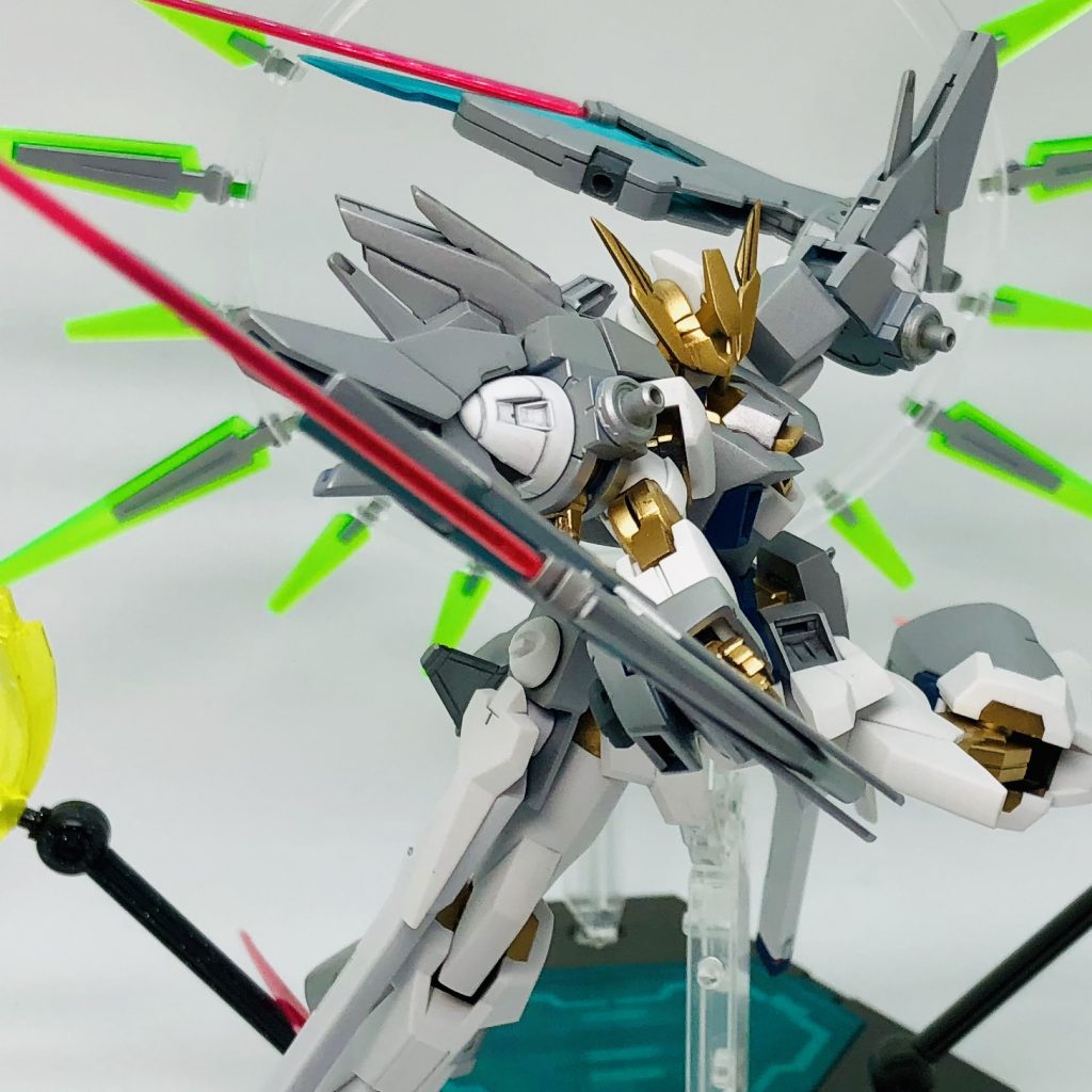 Cファンネルは原典機同様に手持ち武器としても使用可能です。
ソード基部にビームサーベルを展開可能なビーム砲が追加され火力が向上しています。