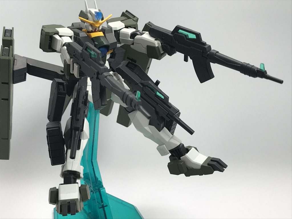 射撃体勢のグランスです。我ながらめっちゃかっこいい笑
GNアサルトビット・・・手に持ったり、ビットとしても使え、高い命中率を維持している。
GNマシンガンビット・・・手に持ったり、ビットとしても使え、面に対して弾をばら撒きながら攻撃する。