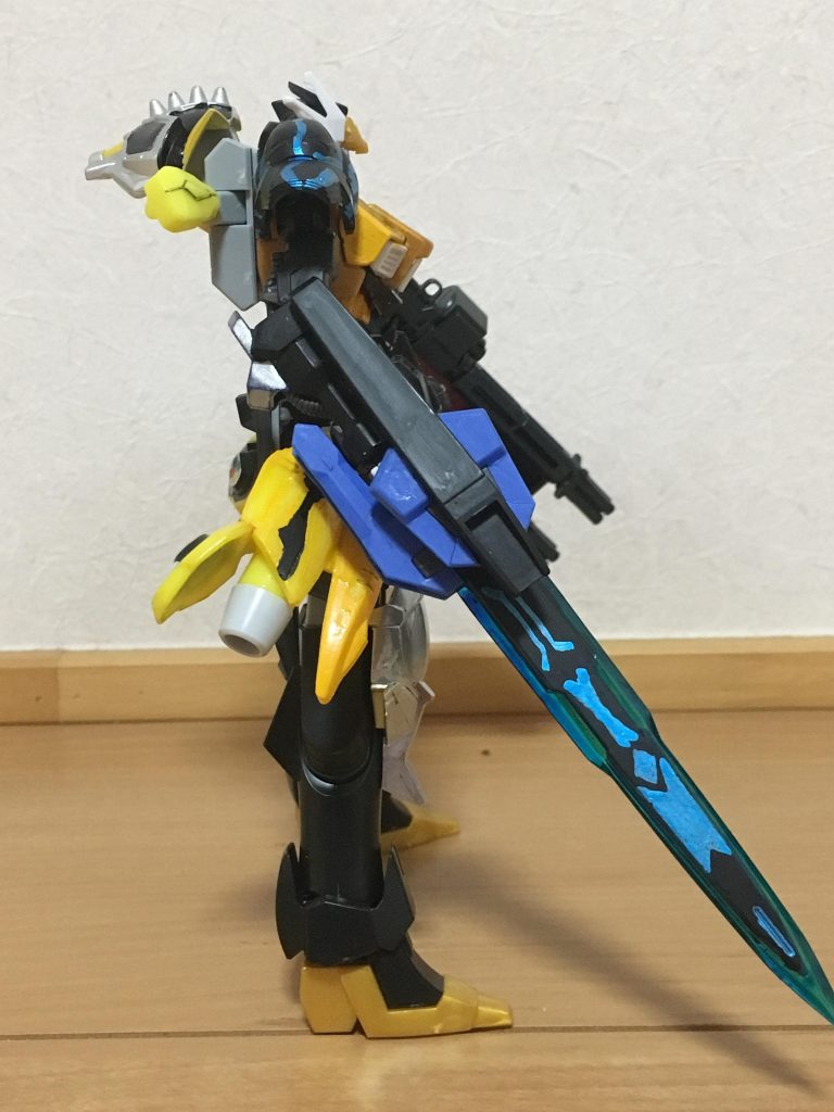 GNソード改の刀身をクリアブルーに、あとはフリーハンドで模様を入れてみた。