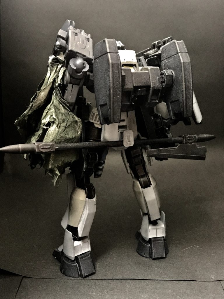 本機は、リアクター出力が安定したグレイズを土台に、武装ラッチや装甲板を増設、擬似阿頼耶識のためのOSや電装系の交換がされている。これにより、グレイズ本来の高水準な性能を著しく向上させている。この複合型OSには、ゲリラ組織が過去に回収した厄祭戦当時と機体と思われる「大型機動兵器」らしきもののOSの一部も使用されている。