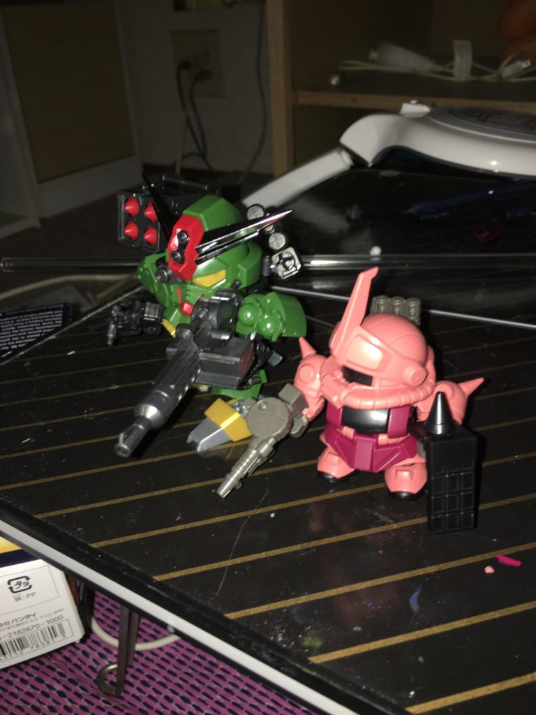 元機体達です。こんなに頭身に差があるとは…
コマンドガンダムは好きなのでもう一つ購入してきちんと仕上げてあげたいですね^ ^