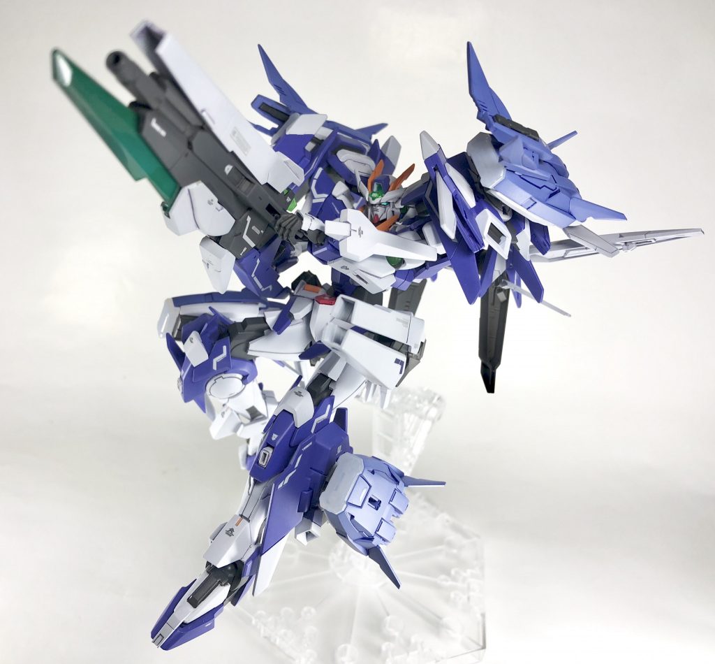 バトルスタイルはほぼヴァーチェでGNフィールドで敵の攻撃を無力化し、GNコンテナキャノンの砲撃で殲滅。GNコンテナキャノンは肩部が高出力、脚部が連射に特化した想定です。