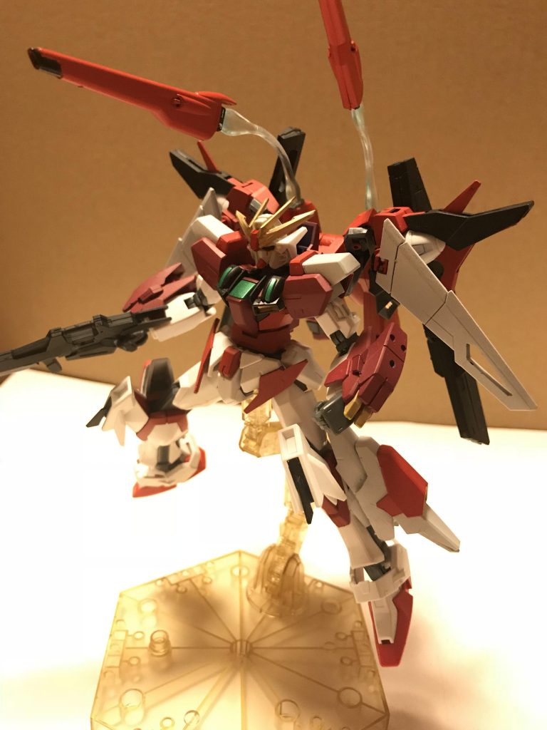 朧ストライカー
ブースターとドラグーンを装備した追加装備
攻撃と防御両立できるアカツキのバックパックを元にした装備で機動力とオールレンジ攻撃能力が向上する