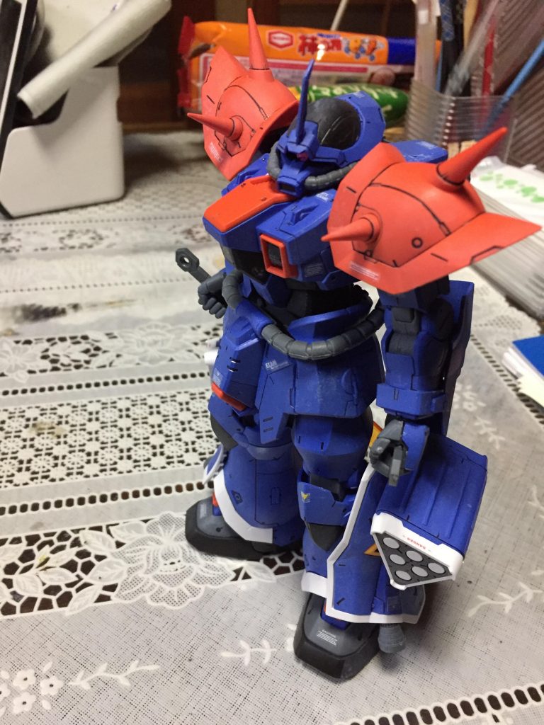 塗装及びサーフェーサーはやってないです。素組みからのスミ入れとトップコートを吹きました。