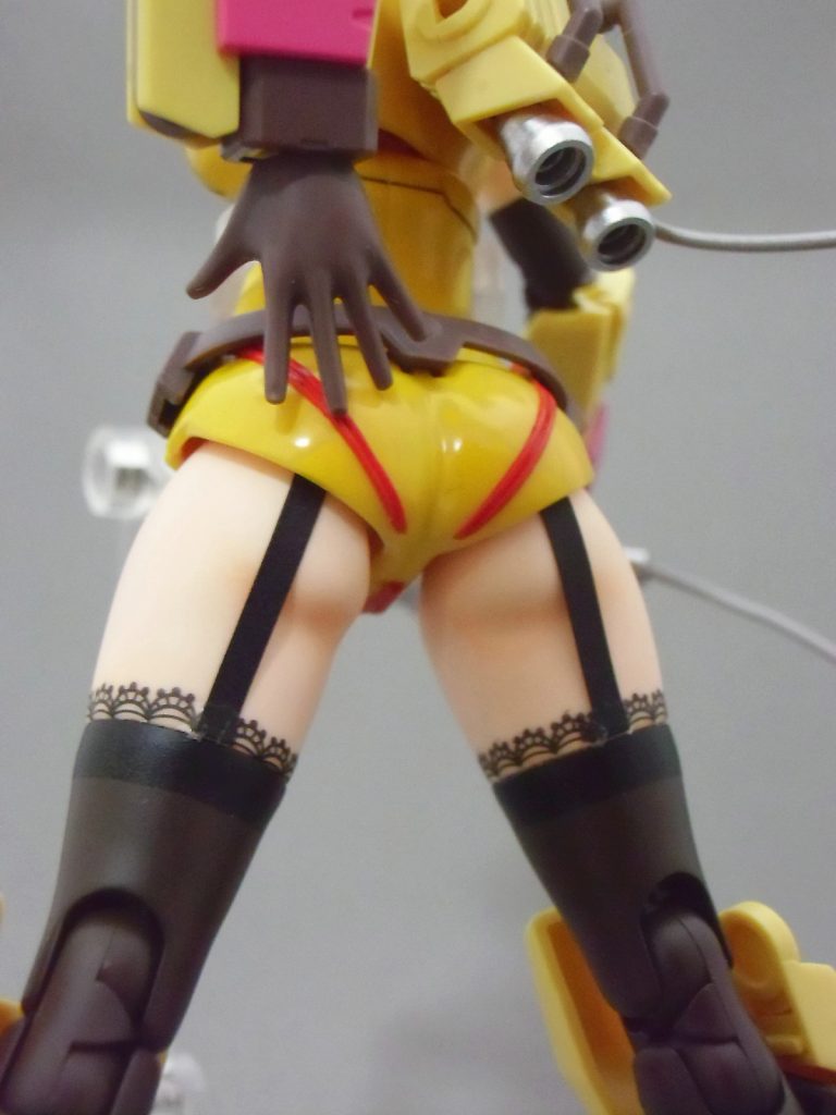 パステルでシャドウを入れて肉感を強調