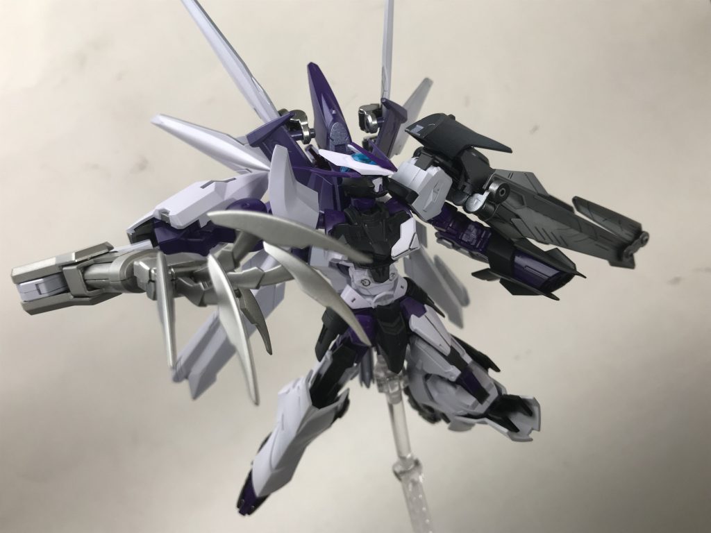 GNドライヴを装備し粒子コントロールによって機動性、運動性を向上させている