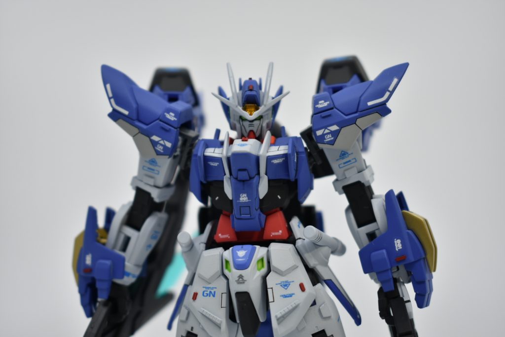 正面(正)
デカールはガンダムデカールのエクシアとクアンタ、それとベルテクスマーキングデカールを使用しています。