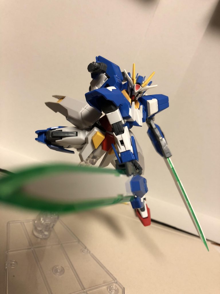 武装はGNロングソードⅡを二本装備。実体剣と刃の部分にGN粒子を纏わせGNフィールド対策もしてあります