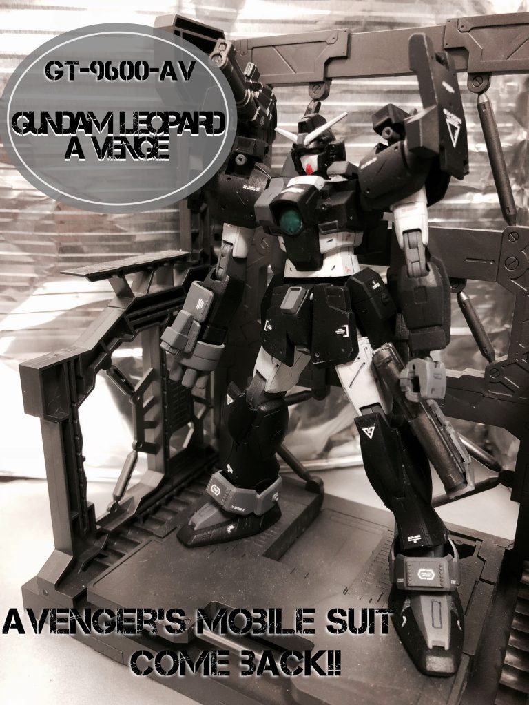 GT-9600-AV 
GUNDAM LEOPARD A VENGE
(ガンダムレオパルド・ア・ヴェンジ)

かつてGPDの一部のユーザーの間でアンティルールでのバトルが行われていた。
勝者が敗者のパーツの一部を奪っていく。ネットの中のデータではなくリアルのガンプラを使うGPDならではのバトルだった。
しかしアンティバトルに同意してないにもかかわらず、半ば強引にパーツを奪われたプレイヤーも少なくはなかった。
そのアンティバトルの被害者のガンプラがレオパルド・ダ・ヴィンチであった。
3mm穴が各所にあるパーツは使い勝手がよく、狙われることが多かった。
それはレオパルド・ダ・ヴィンチも例外ではなく、肩や足などを奪われてしまった。
GPDはさらに機体へのダメージが反映される。
バトルでキズを負ったフェイスマスク。
バトル中に切り落とされた右手。
ビームの直撃で壊れたフロントアーマー。
バトルが終わり、パーツを奪われた時に残ったのは紛れもなくレオパルド・ダ・ヴィンチの『残骸』そのものだった……
彼は復讐を誓う。
やつが今もどこかでガンプラに耽っているのは許せない。
自分のパーツを奪ったプレイヤーに今度こそこのレオパルド・ア・ヴェンジで一矢報いてやると。