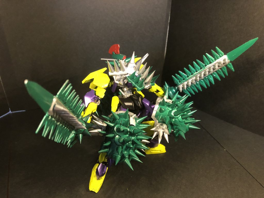 拡張性も考えて肩、腕、膝にジョイントを追加。これによりアーマー部分を色々な場所に付けれます。もしかしたら、追加アーマーも今後つくるかもしれません