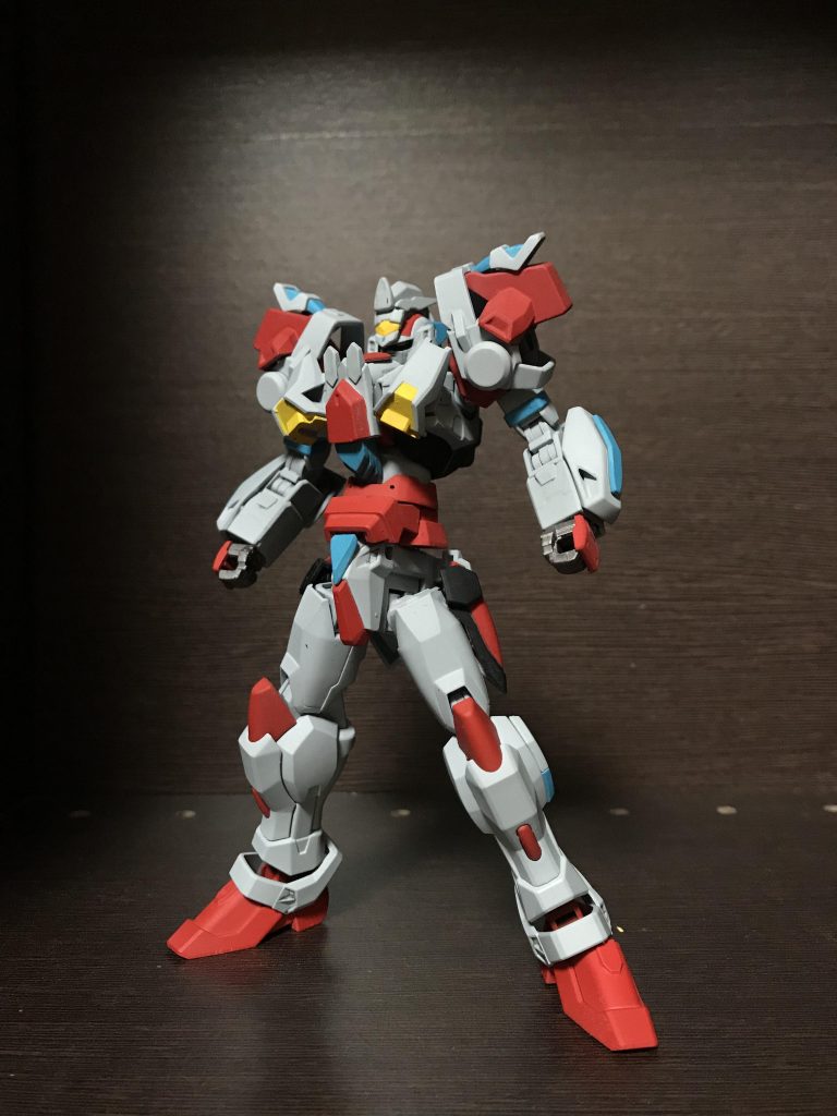 ベースはトライバーニングガンダムです。
色々ジャンクパーツを貼り付けてデコってみました。
