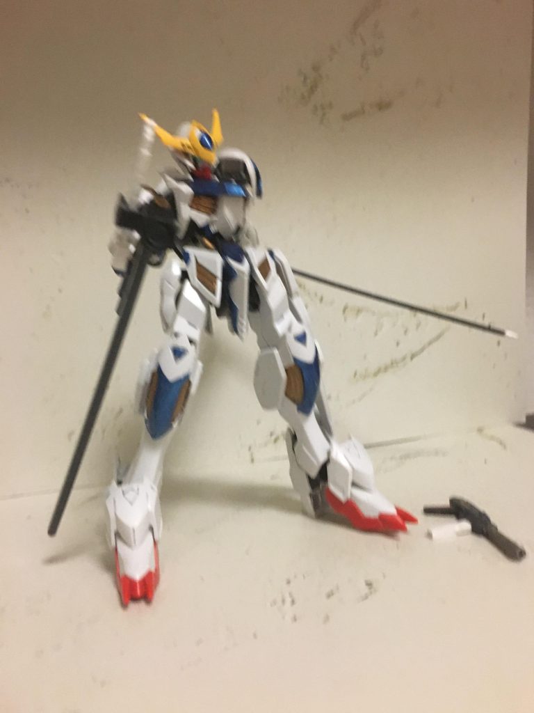 『複合鞘マグナ』
エネルギーショットガンを内蔵した鞘で、横にビームサーベルが取り付けられている。