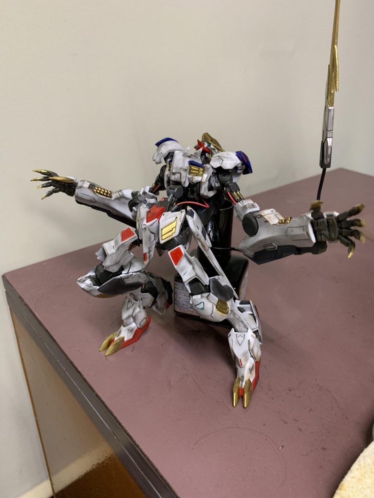 腰と首もメチャクチャ曲がります。