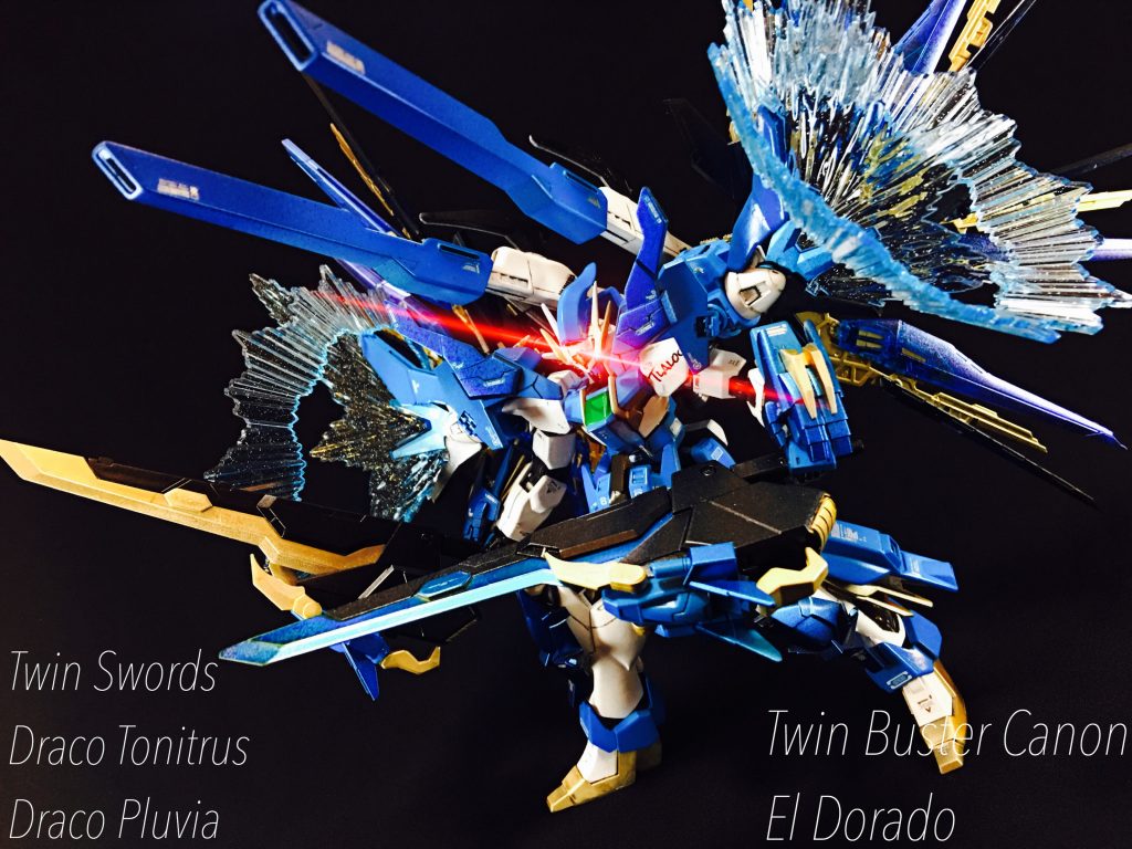 主な兵装はツインソードとツインバスターカノン、ドラグーンシステムです。
マヤ・アステカ神話において蛇(龍)は重要な役割があるので、イメージとして多用しました。
ちなみに肩やバスターカノンのデカールは自作しました。