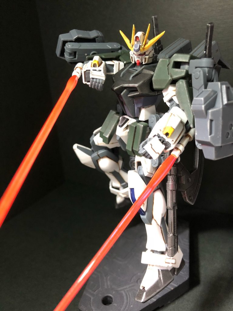 隠し玉!アームビームサーベル!
近接武器が実剣しかないと思い込みビーム兵器を持って近接戦を挑んできた敵を串刺しにする。
ストライクヴェール・ガンダムを作った時に一番最初に思い浮かんだ戦闘方法がこれだった笑