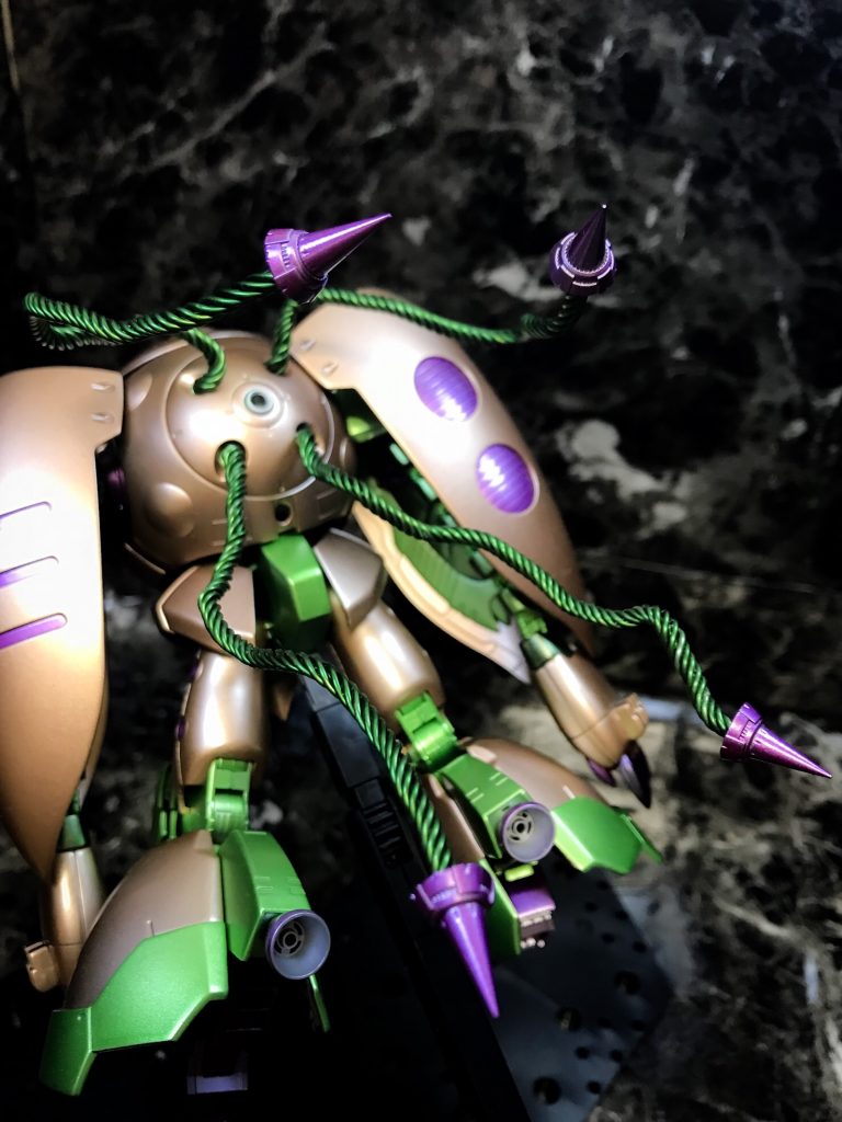 武装［触手］

花の名前を持っているMAラフレシアを参考にして、センサー機能を搭載した串刺し触手です。
手や足より自由に動けることやセンサー付きな理由もあって、背面を含めてマルチに捕食します。