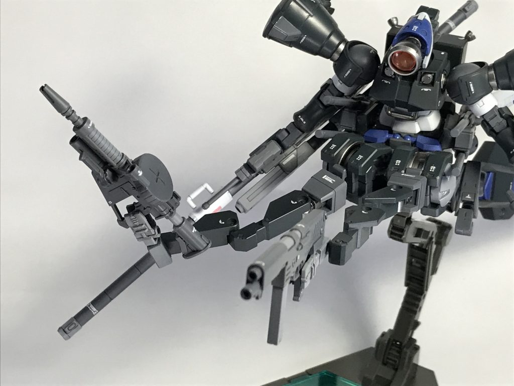 MMP78マシンガン(右アーム)
1トリガー6発、集弾性は悪いがそれを逆手を取り、面を制圧する際に使用
MMP80マシンガン(左アーム)
1トリガー6発、集弾性は良好で敵機の硬直取りや牽制に使用