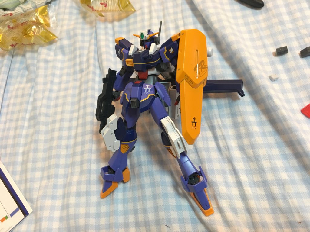 今回は見ての通り色分けが少し大変でしたw黄色いラインは黄色のラインデカールを貼って再現してます。これがまた大変なんだわ(-ω-;)