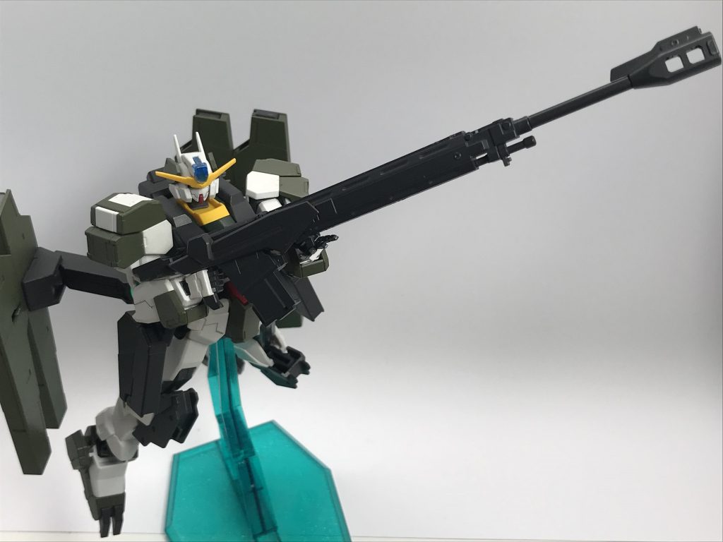 こんな感じのデカい銃ってなんかロマンを感じる。このライフルはオリジン版のシャアザクの対艦ライフルをベースに製作しました。
GNロングレンジライフルⅢ・・・対MA、巨大ELS用のライフル。威力はGN粒子のチャージ料に比例する。