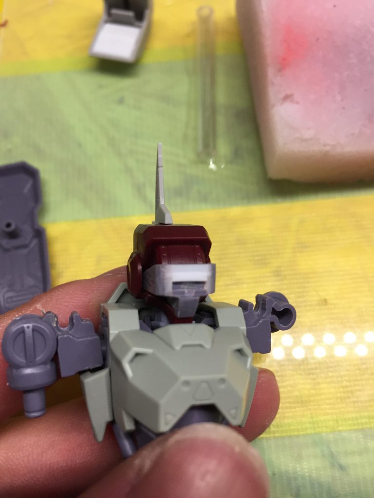 バイザーの製作段階
肩やアンテナは王様の椅子の余剰パーツを使っています