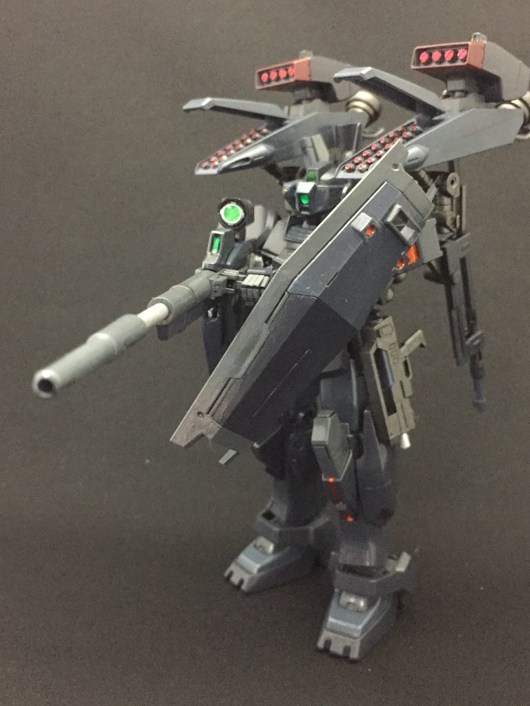 アピールショット。ロングライフルを構えた狙撃モード