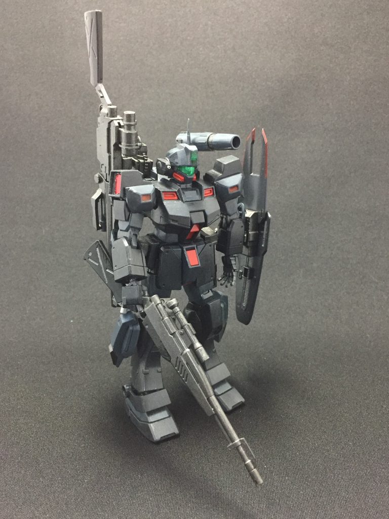 スナイパーライフルは、バックパックに懸架可能