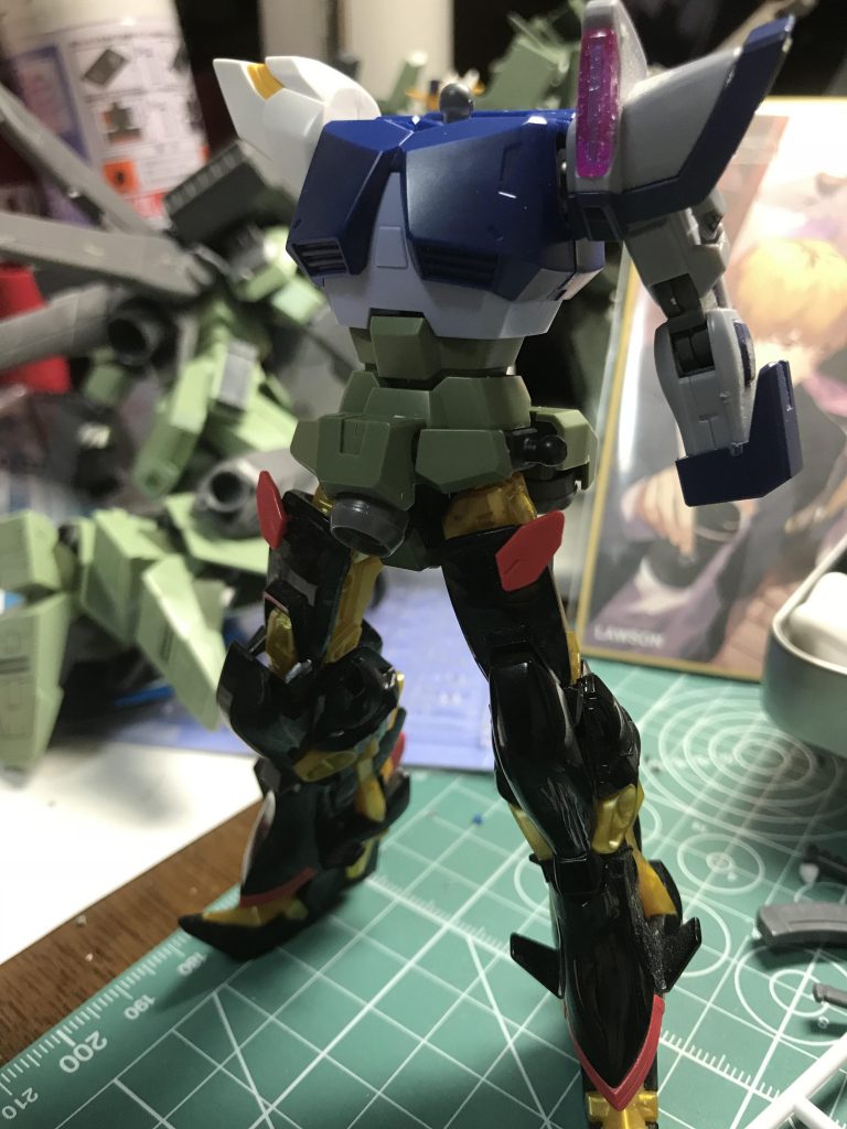 最初の構想段階。
見立てで用意したパーツのほとんどが噛み合わず辛うじて使うものを決めてました