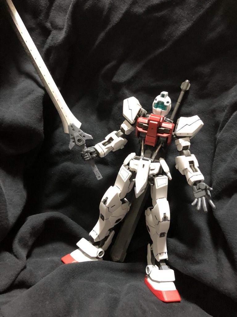 フロントショット。
ガンダムフレーム。
頭部と足先はHGジム。
掌はビルドナックルL。
そのほかは全部ガンダムアスタロトですw