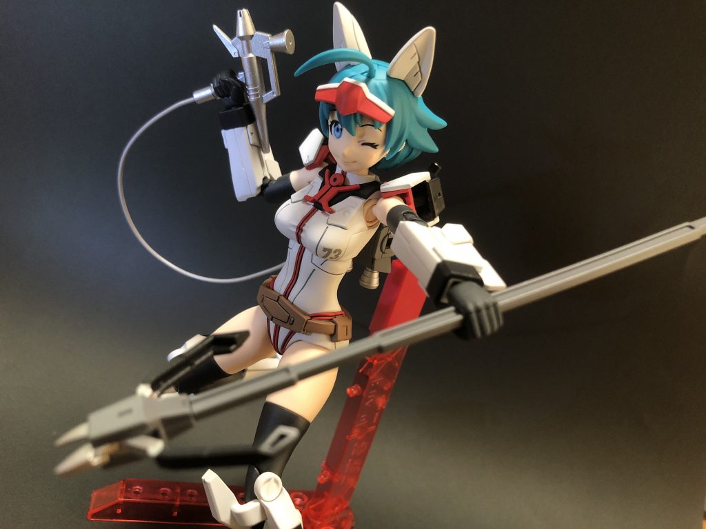 ナミさん本体はスカイの装備とのバランスを考え全身ホワイト→連邦軍宇宙服のイメージで塗装。
武器類も作成しましたが、写真撮り始める直前までセパレータシールドの存在を忘れてた…
ニッパー部分は悩みましたが愛用のグッスマニッパーに合わせて黒塗装にしました。