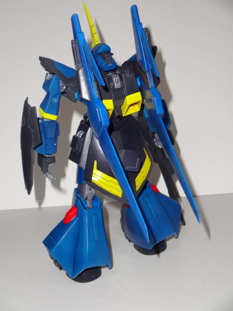 後ろから。バックパックはバーザムの物に百万式のウィングバインダーを取り付けられるように改造しました。