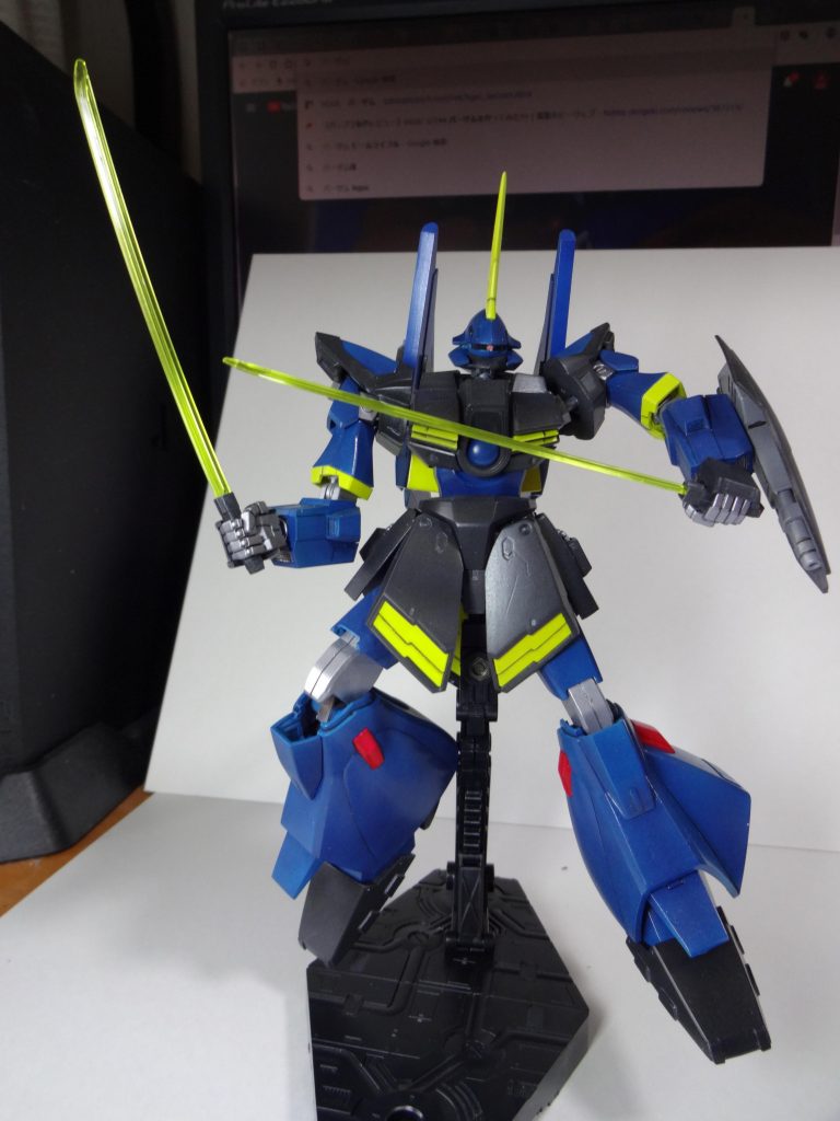 バーザムの説明書っぽいポーズをもう1枚。サーベル刃は百万式から。サーベル刃が刀状なのはまぁ分からんでもないですが、刃の溝はいるんですかね?