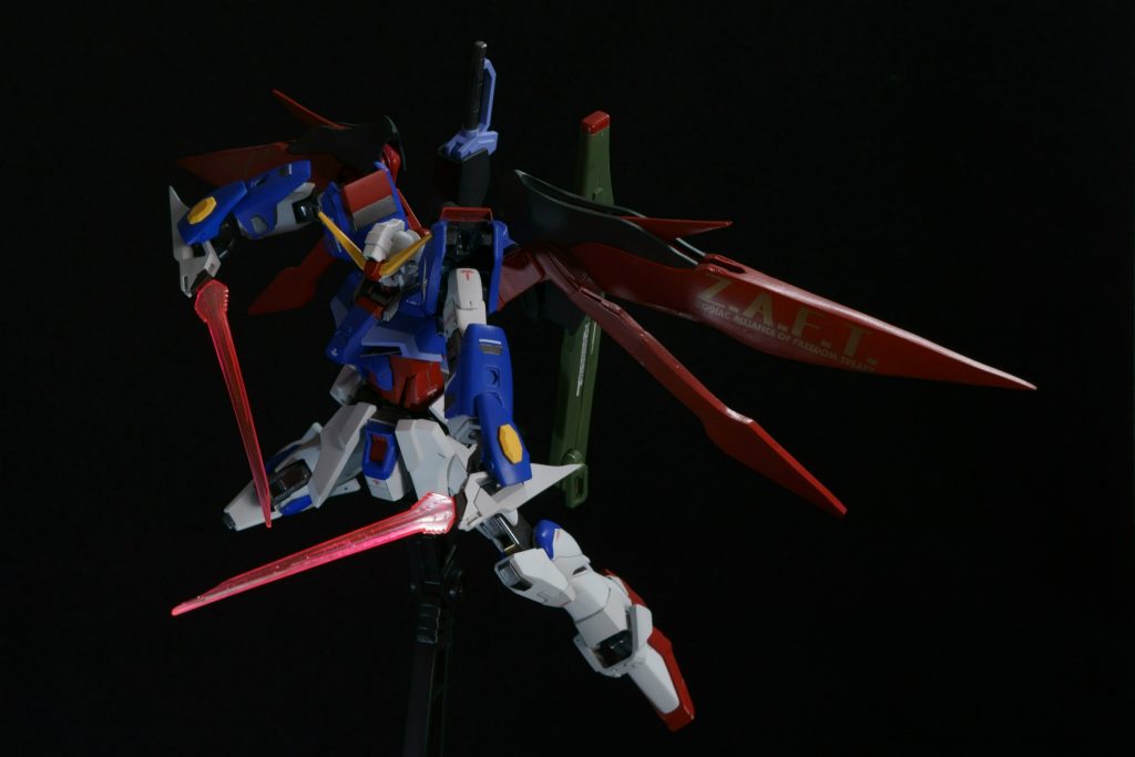 ビームブーメランのビーム部には根元を中心にパールシルバーでグラデーション塗装を行いました。