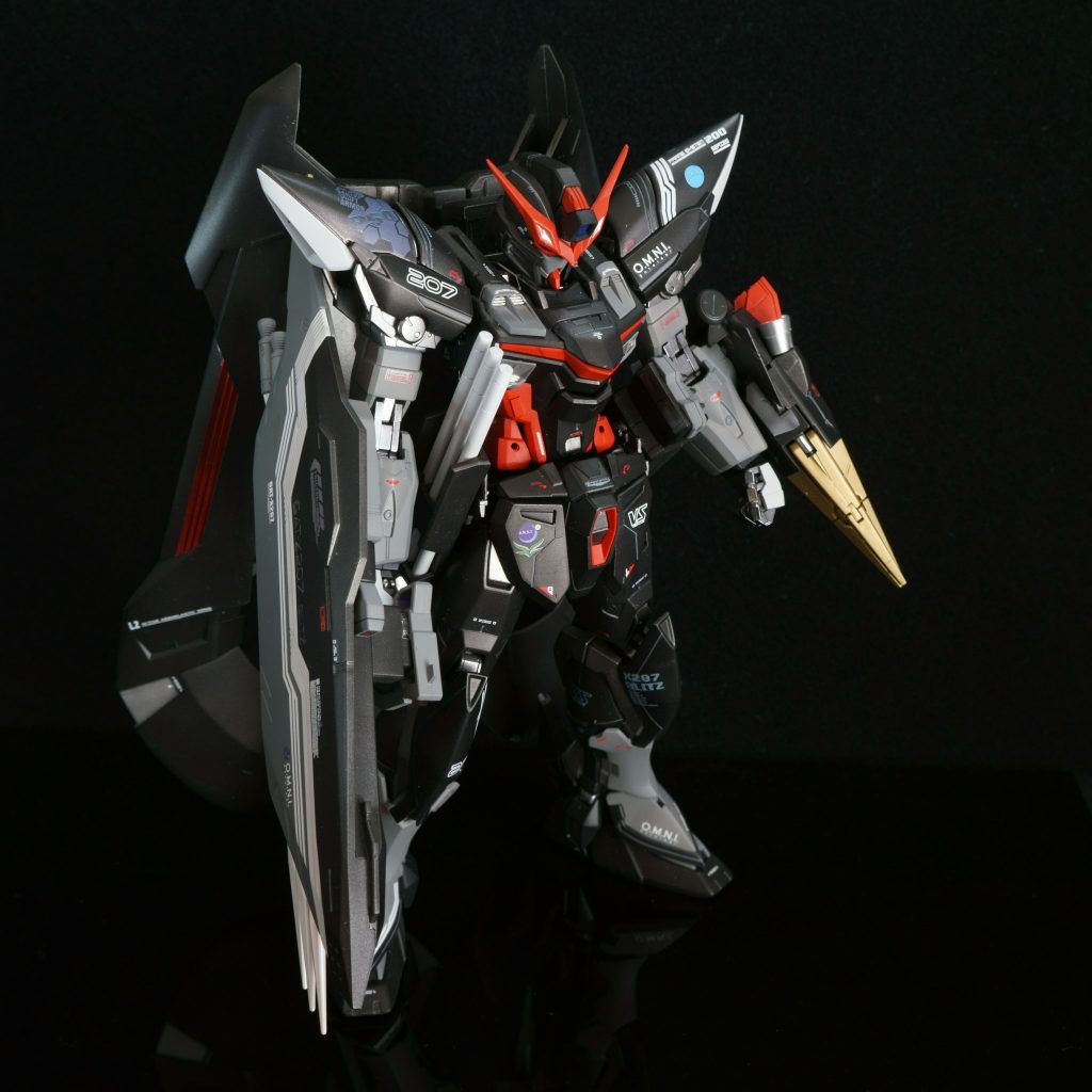 改修した部分ですが腰のサイドアーマーの接続方法をマグネットに変更しました。以前と比べて腕を閉じた自然な立ちポーズが決めれるようになりました。