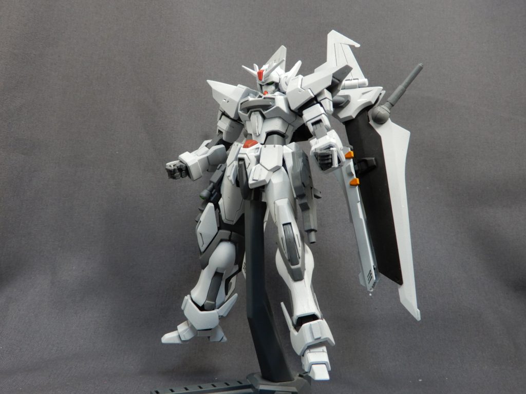 様々な戦闘に対応できるように豊富な武器を所持させ汎用性の高い機体を目指しました。